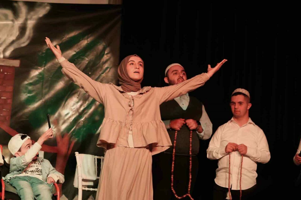 Bursa’da engelli bireyler usta sanatçılara taş çıkarttı