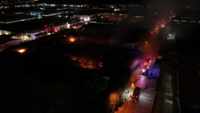 Bursa’da fabrika yangını! Geceyi alevler aydınlattı…