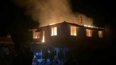 Bursa’da geceyi alevler aydınlattı