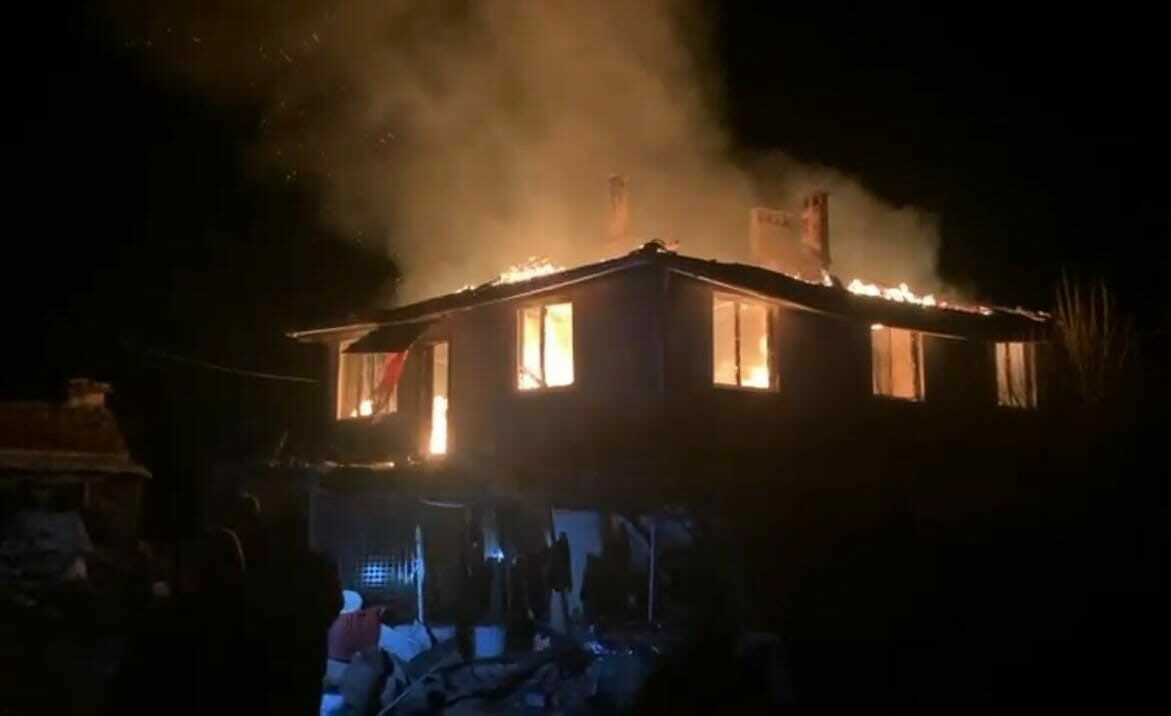 Bursa’da geceyi alevler aydınlattı