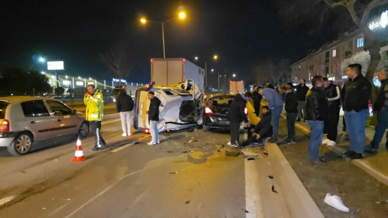 Bursa'nın İnegöl ilçesinde 2 otomobilin çarpıştığı kazada 1 kişi hayatını