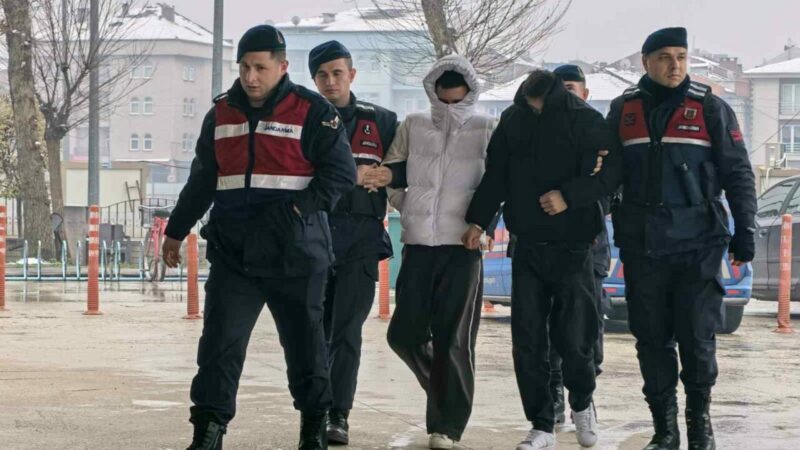 Bursa’nın İnegöl ilçesinde çaldıkları kablolarla mahalleyi internetsiz bırakan 2 şüpheli,