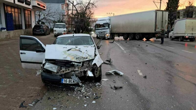 Bursa’da kafa kafaya facia Bursa’nın İznik ilçesine bağlı Boyalıca Mahallesi’nde, viraja kontrolsüz giren bir