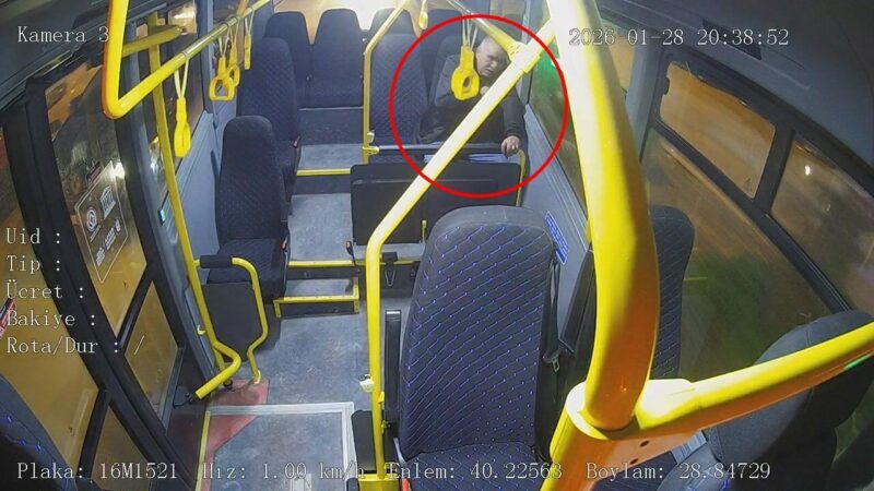 Bursa’da kahraman şoför 3 yıl ambulans kullanmış! Bursa'da aracında kalp krizi geçiren yolcuyu, hastaneye ulaştırıp hayatını kurtaran