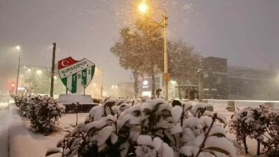 Bursa’da kent merkezi beyaza büründü