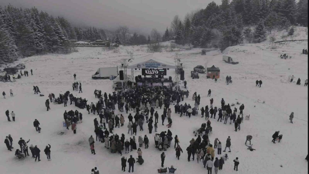 Bursa’da Kış Festivali’ne yoğun katılım trafiği felç etti