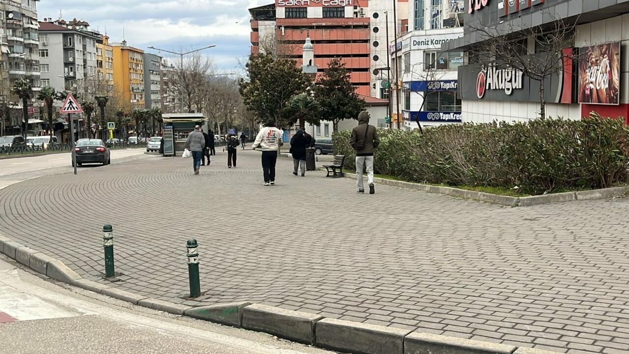 Bursa’da lodos çilesi: Her şey devrildi… Bursa’da lodos çilesi: Her şey devrildi…