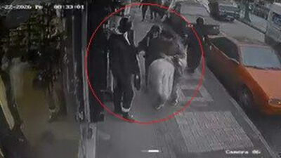 Bursa’da mağaza önünden hırsızlık!