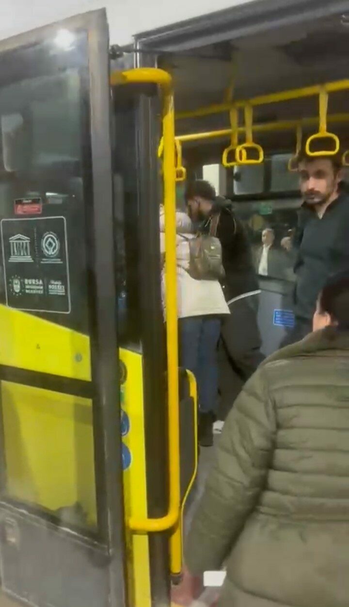 Bursa’da minibüste kalp krizi: Şoför hastaneye sürdü…