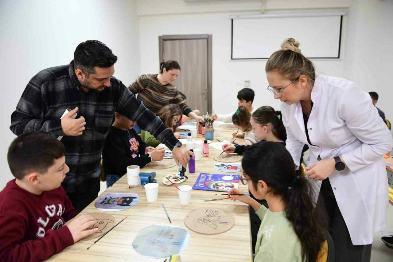 Bursa’da minikler kitaplardan ilham alarak üretiyor Bursa’da minikler kitaplardan ilham alarak üretiyor