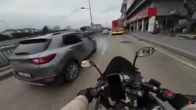 Bursa’da motosikletli ölümden döndü!
