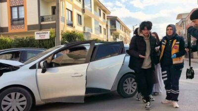 Bursa’da otomobiller çarpıştı: 3 yaralı