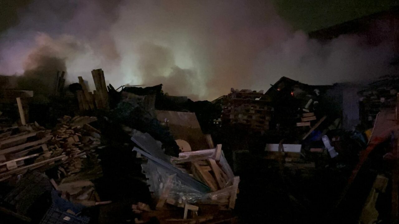 Bursa’da palet fabrikasında yangın
