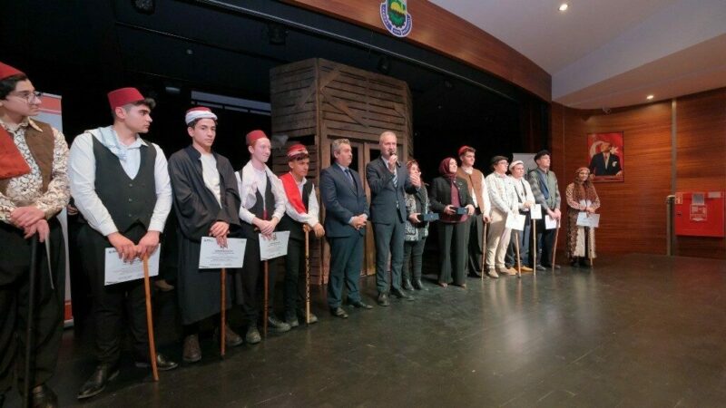 Bursa’da sahne genç meddahların İnegöl Belediyesi ile İnegöl İlçe Millî Eğitim Müdürlüğü iş birliğinde