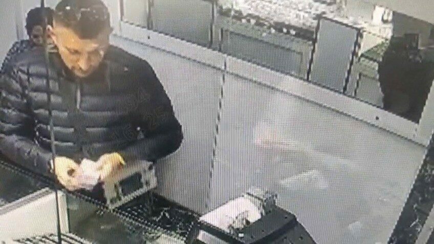 Bursa’da sahte altın vurgunu: Kuyumcuları dolandırdılar, kameralara yakalandılar