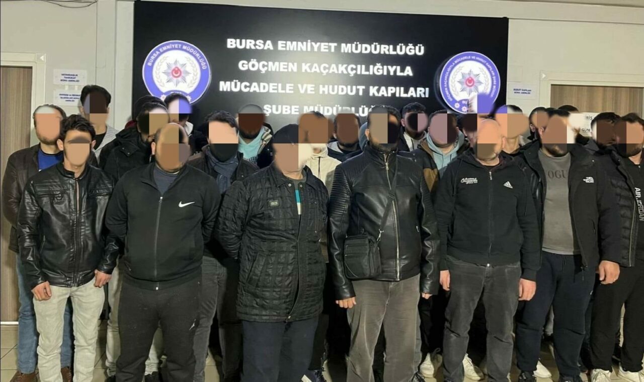 Bursa’da şok baskın: 46 göçmen yakalandı Bursa’da şok baskın: 46 göçmen yakalandı