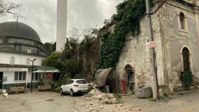 Bursa’da tarihi kiliseyi fırtına vurdu