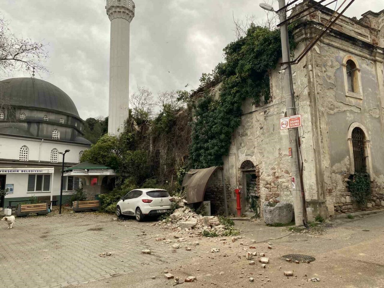Bursa’da tarihi kiliseyi fırtına vurdu