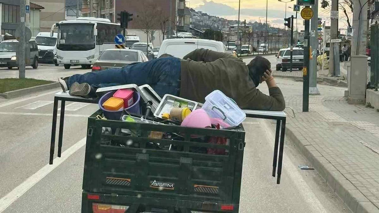 Bursa’da tehlikeli yolculuk! Saniye saniye kamerada