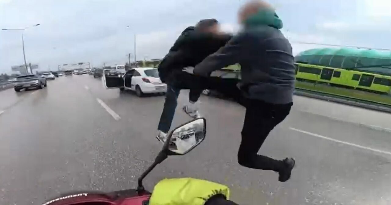 Bursa’da tekmeli-yumruklu kavga