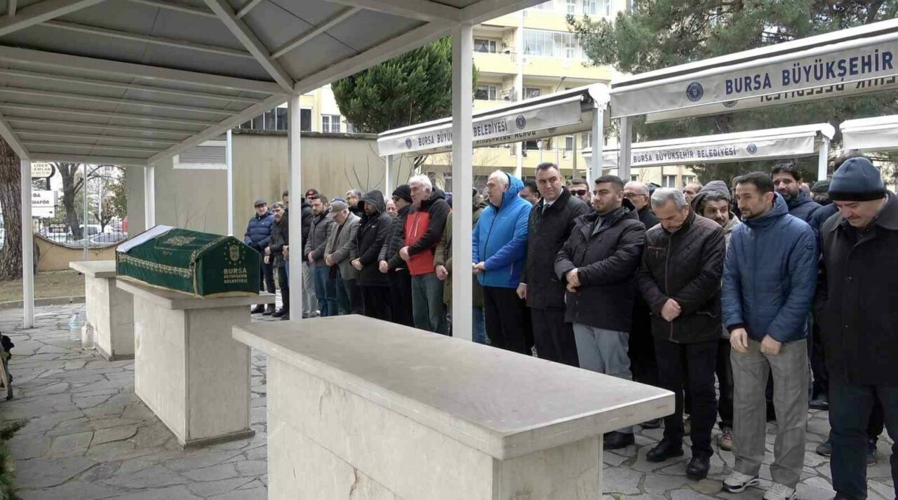 Bursa’da vefat eden Yazar Alkan toprağa verildi Bursa’da vefat eden Yazar Alkan toprağa verildi