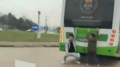 Bursa’da yürekler ağza geldi! Tehlikeli yolculuk kamerada