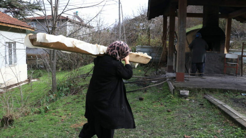 Nilüfer ilçesine bağlı kırsal Atlas Mahallesi'nde kadınlar, kurdukları dernek bünyesinde