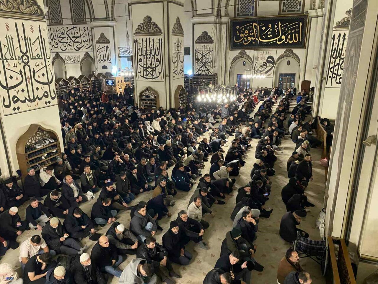 Bursalılar Miraç Kandili’nde Ulucami’ye akın etti