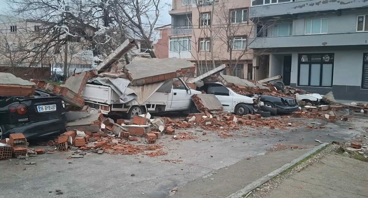Bursa’yı fırtına vurdu: İşte hasarın boyutu