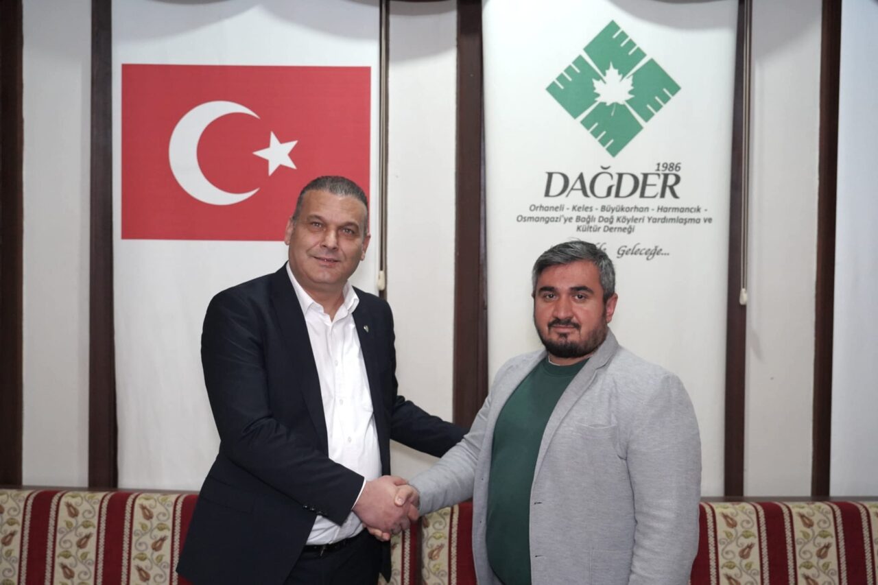 Çamoğlu’nda bayrak değişimi