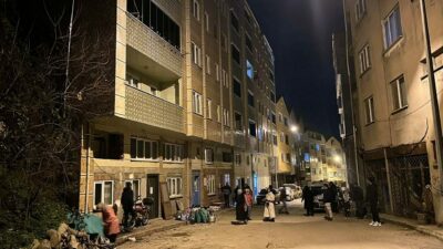 Çatlaklar korkuttu, 7 katlı bina boşaltıldı