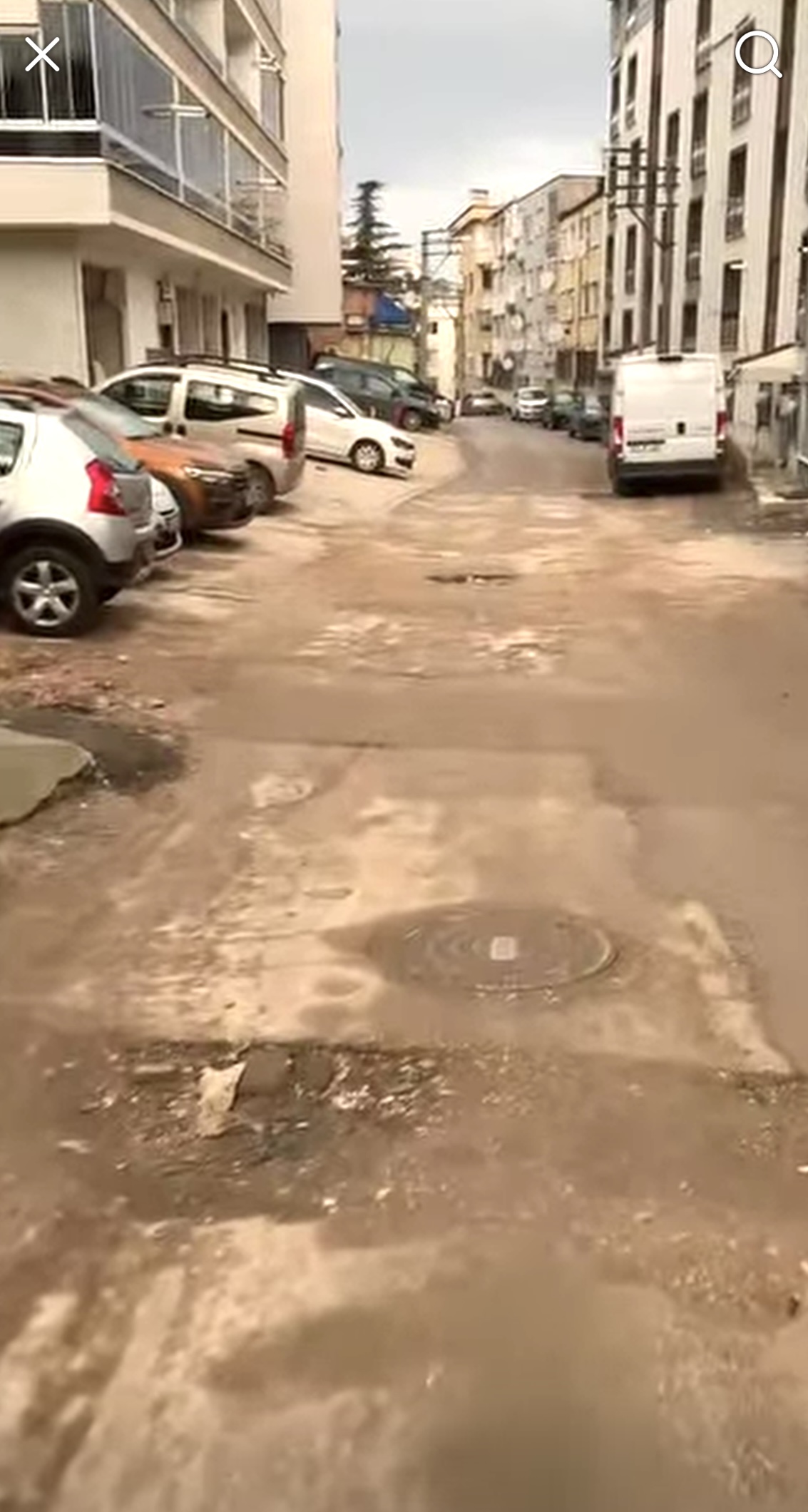 Bursa’da bir muhtar sokakların halini çekip sitem etti Bursa’da bir muhtar sokakların halini çekip sitem etti