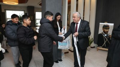 Bursa’da çocuklardan Başkan Özdemir’e hediye