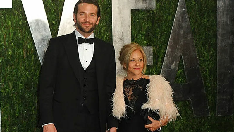 Bradley Cooper’ın annesi bakın hangi Türk dizisinin fanı çıktı Dünyaca ünlü aktör Bradley Cooper, katıldığı programda annesinin Türk dizilerine
