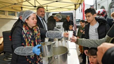 Osmangazi’de cuma bereketi vatandaşlarla paylaşıldı