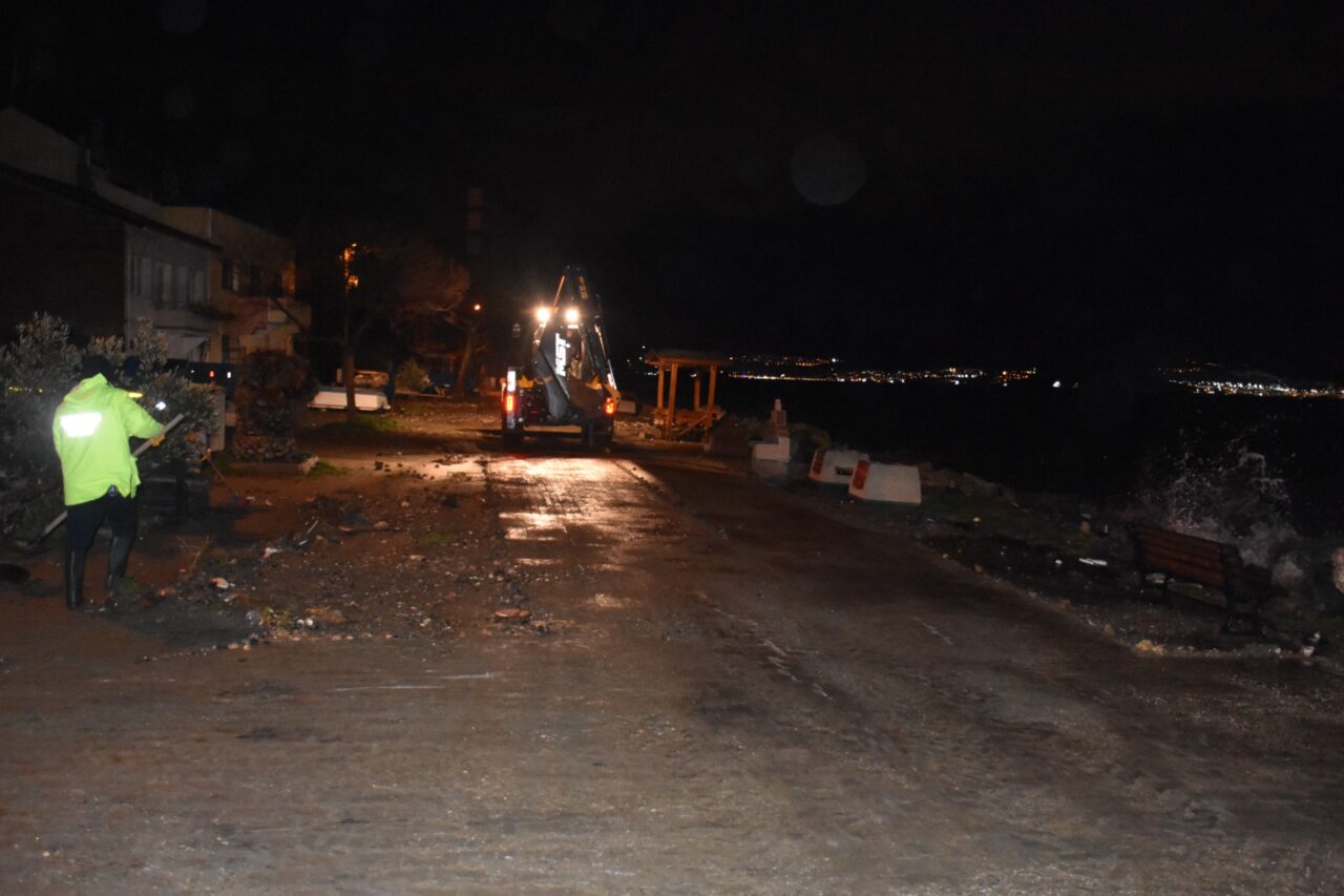 Bursa’da fırtına sonrası temizlik Bursa’da fırtına sonrası temizlik