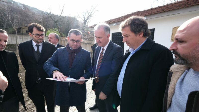 Bursa’nın o ilçesine yeni meydan İnegöl Belediyesi, Sarıpınar Mahallesinde hayata geçirdiği meydan düzenlemesiyle mahallede hem