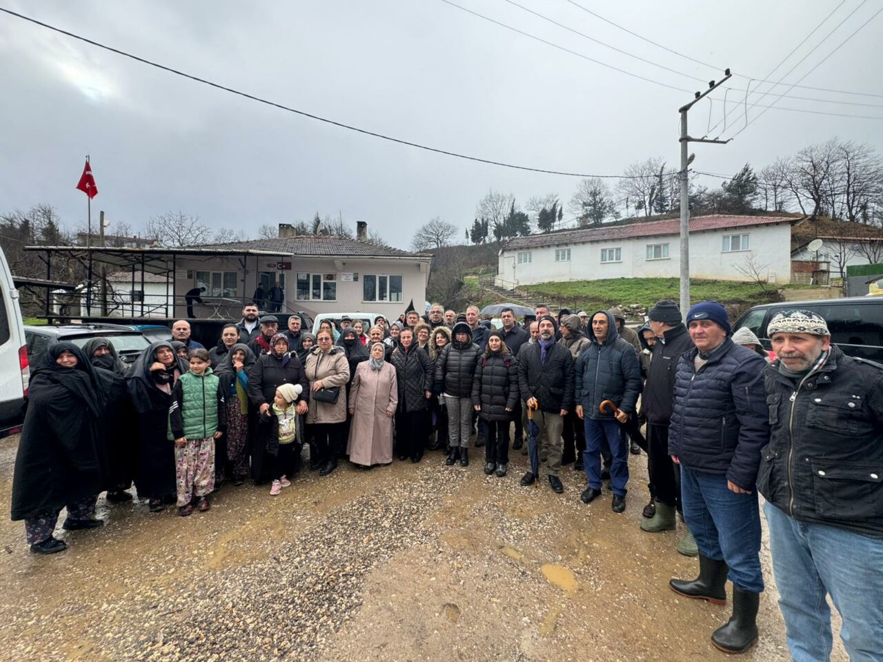 Bursa’da çevre felaketi yaşayan köylülere destek