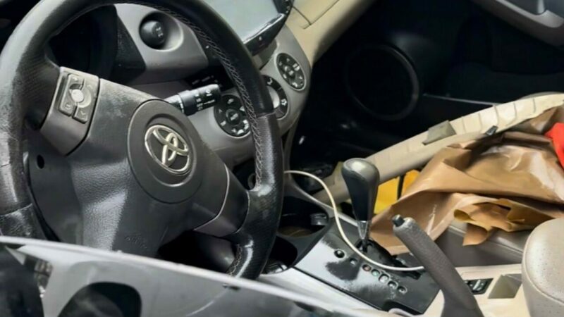 Elif Kumal’ın aracında dikkat çeken detaylar