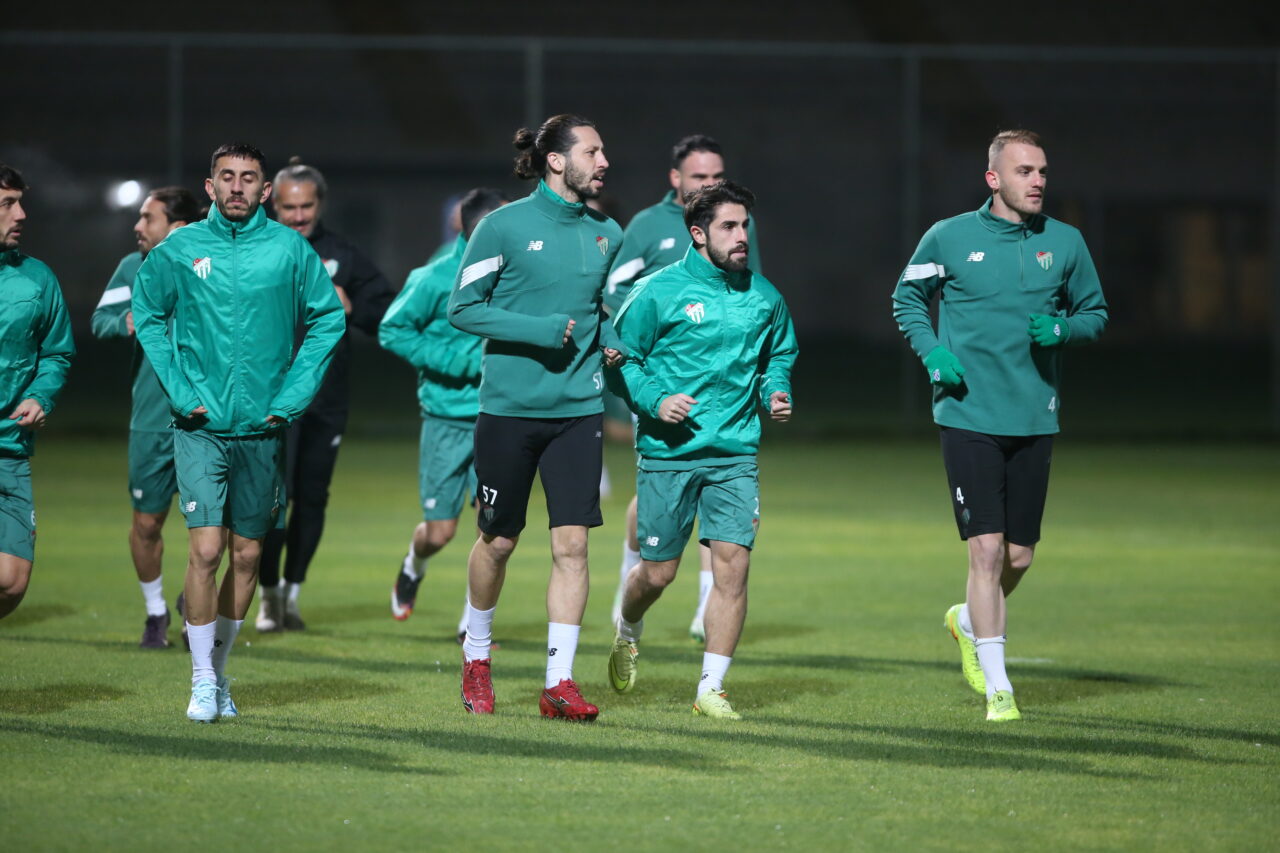 Bursaspor Antalya’da ilk sınavına çıkıyor!