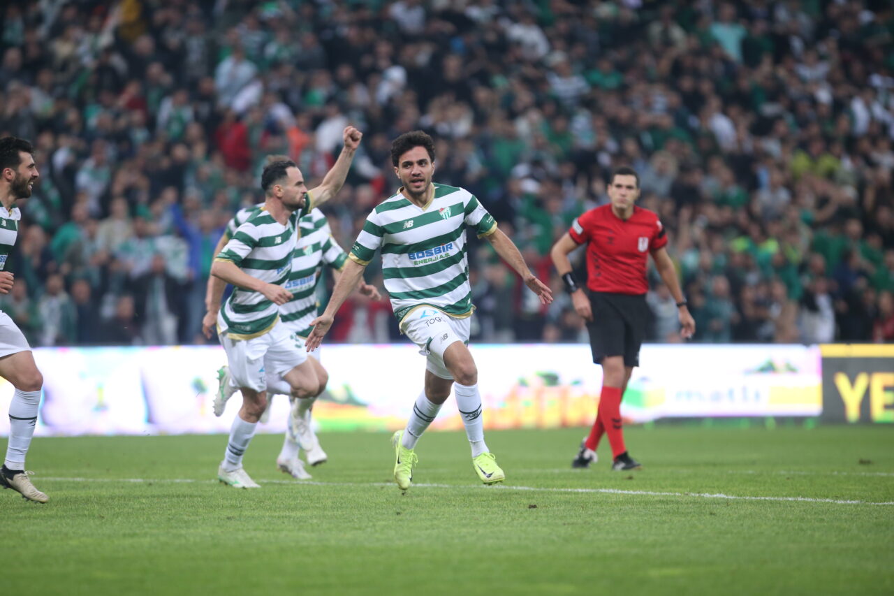 Bursaspor yenilenmiş kadrosuyla şampiyonluk yürüyüşüne Trabzon’da başlıyor