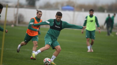 Bursaspor’un yeni transferi sahaya çıktı