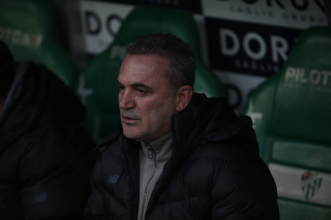 Bursaspor’da şok ayrılık! Bursaspor’da şok ayrılık!