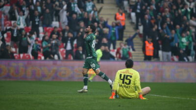 Bursaspor yeniden zirvede! Mersin direndi ama Timsah affetmedi