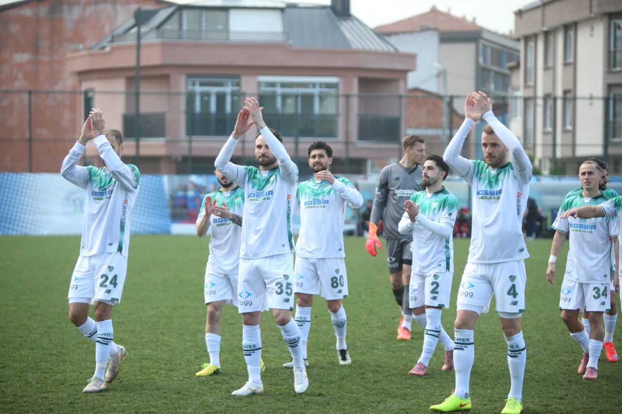 Bursaspor’dan kritik 3 puan! Yeni hocayla ilk galibiyet…