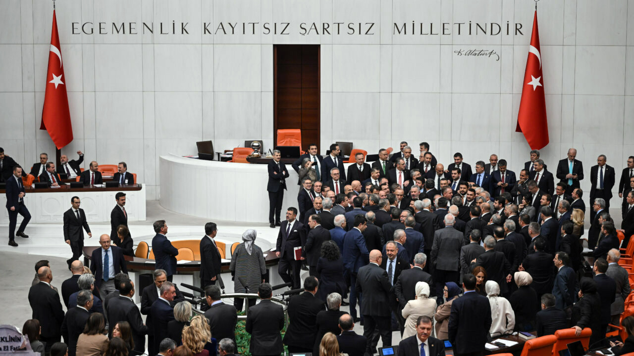 ‘Emekli aylığı’ Meclis’ten geçti! Genel Kurul’da arbede çıktı