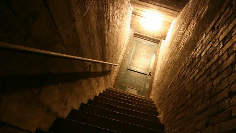 Finlandiya’nın başkenti Helsinki’de 80 yaşlarında bir erkek, penceresiz ve tuvaleti