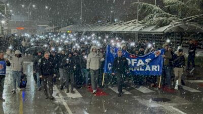 Bursa’nın dev fabrikasında grev! Eylem büyüyor…