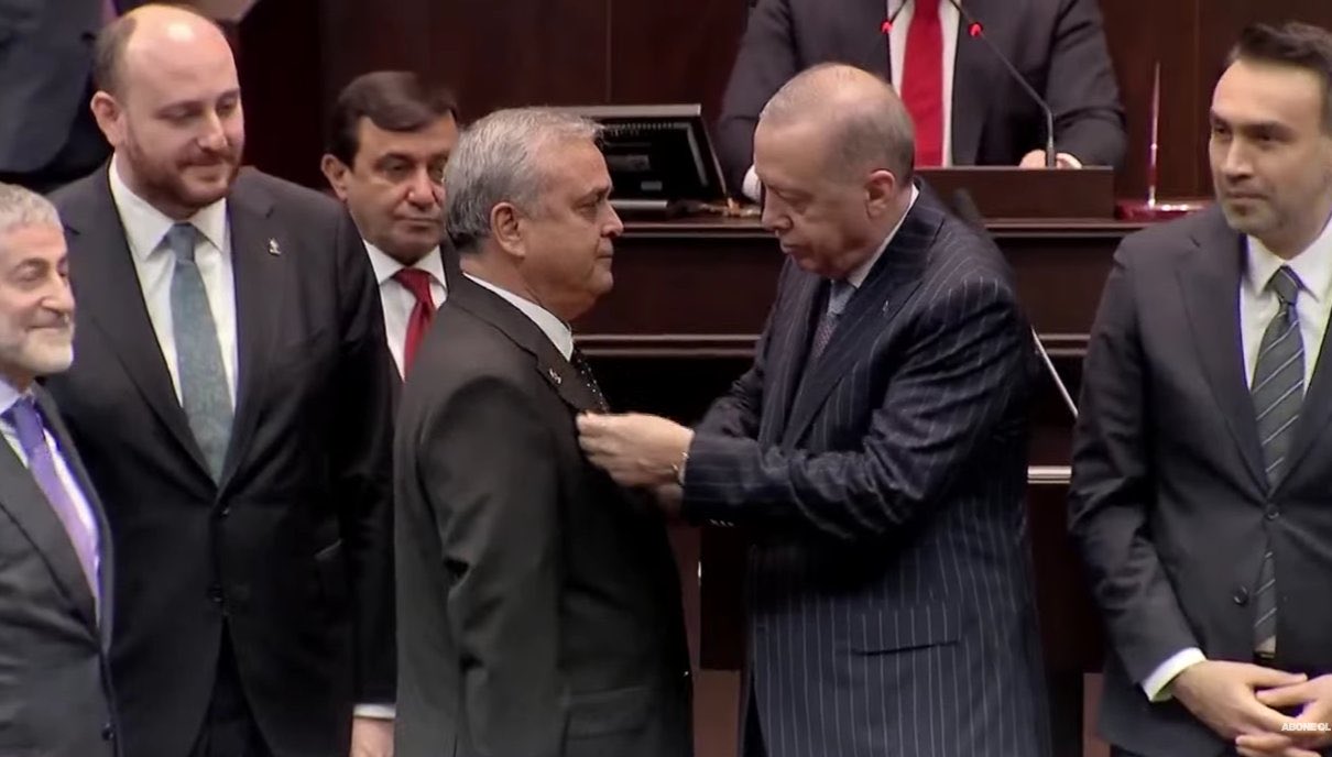 Üç milletvekili AK Parti’ye katıldı