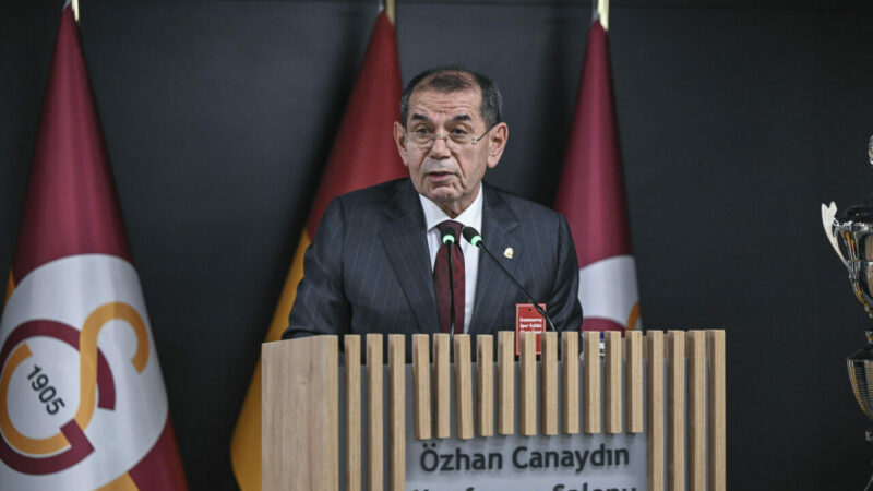 Galatasaray Başkanı Dursun Özbek, camialarının rakipleriyle arayı açtığı için saldırılara